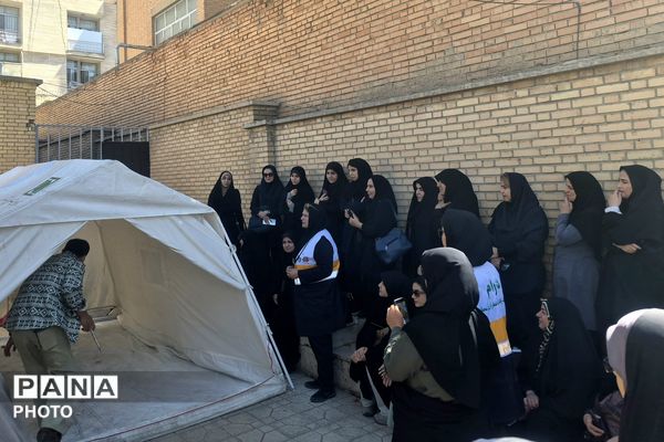 مربیان پیشتاز منطقه ۵ تهران، اصول تخصصی برپایی چادرهای امدادی هلال‌احمر را فرا گرفتند