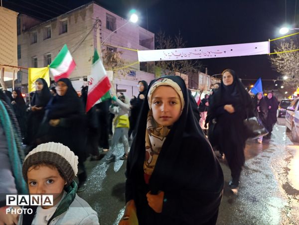 دهه نودی‌ها در زیر چتر انقلاب 