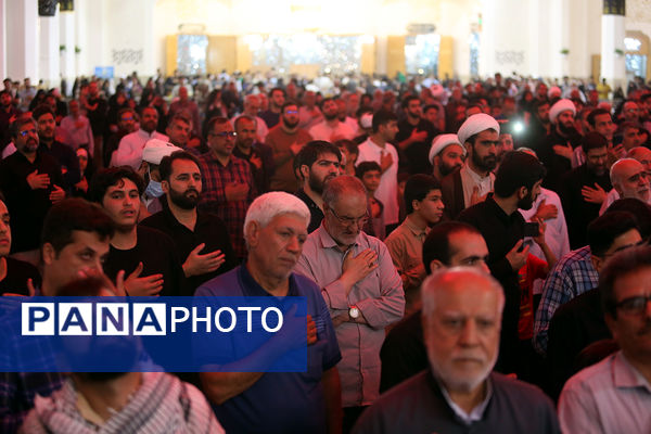 اجتماع لبیک یا حسین(ع) و گرامیداشت شهدای 15 خرداد در حرم حضرت معصومه(س)