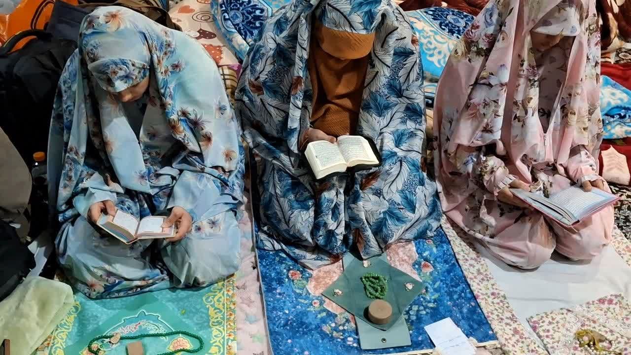 اعتکاف دختران دانش‌آموز قم در مسجد امام حسین(ع)