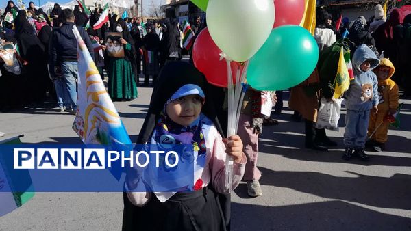 حضور پرشور مردم یاسوج در راهپیمایی ۲۲ بهمن