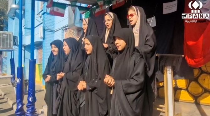 ابراز ارادت دانش‌آموزان مدرسه حافظ یک به حضرت زهرا(س)