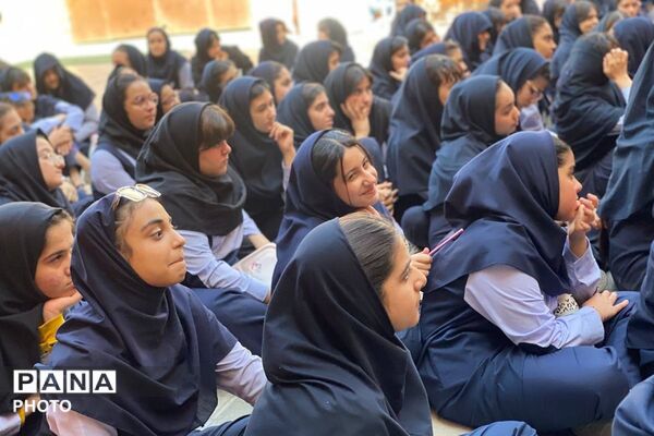 پاسداشت نام و اندیشه لسان‌ الغیب در مدرسه نگین دانش