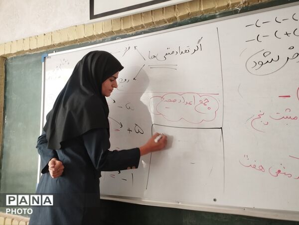 کلاس‌های رشد و تقویت دانش‌آموزان در دبیرستان مهدی خدابنده