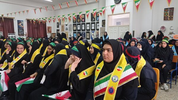 همایش «یاوران انقلاب» پیشتازان هنرستان شهریار تبریز