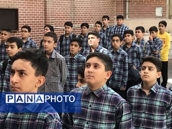 آغاز سال تحصیلی در مدرسه شهدای مدافع حرم با حضور مسئولان، جشن و کلاس توجیهی