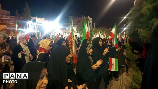 پنجاه وچهار شب در میدان پای کار ایران