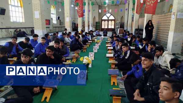 محفل انس قرآن به مناسبت نیمه شعبان و دهه فجر در مسجد جامع حاجی‌آباد 