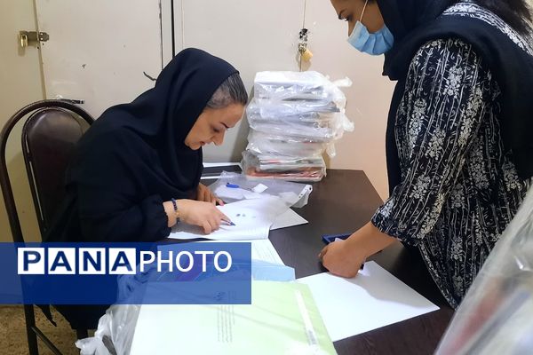 توزیع کتب درسی در مدارس منطقه پردیس 