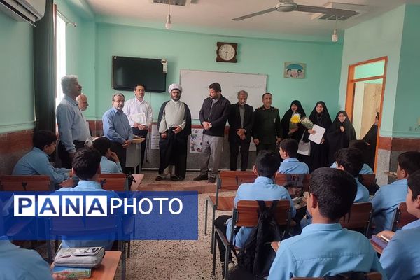 تجلیل از مدیر و کارکنان مدرسه نمونه رازی سعدآباد