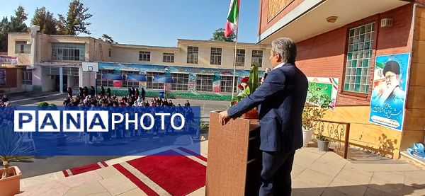 نواختن زنگ جشن جوانه‌ها در دبیرستان تیمسار فلاحی‌ناحیه یک کرج