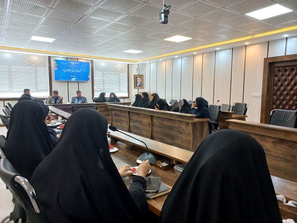 نشست صمیمی دانش‌آموز خبرنگاران پانا ناحیه 3 مشهد با مدیر سازمان دانش آموزی خراسان رضوی