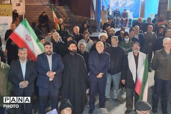 مردم فیروزکوه در میدان معلم؛ ایستادگی‌ای پررنگ‌تر از همیشه