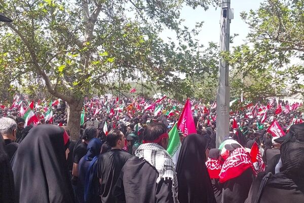 موج جمعیت در خیابان‌های تهران برای بدرقه رهبر شهید