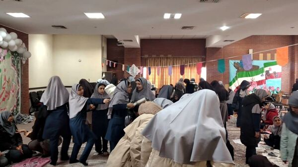 شکوفایی خلاقیت در جشنواره دست‌سازه‌های دبیرستان شهیده محبوبه دانش