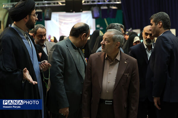 حضور وزیر آموزش و پرورش در جمع دانش‌آموزان معتکف