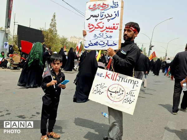 وداع پرشور نوجوانان با آقای شهید ایران 