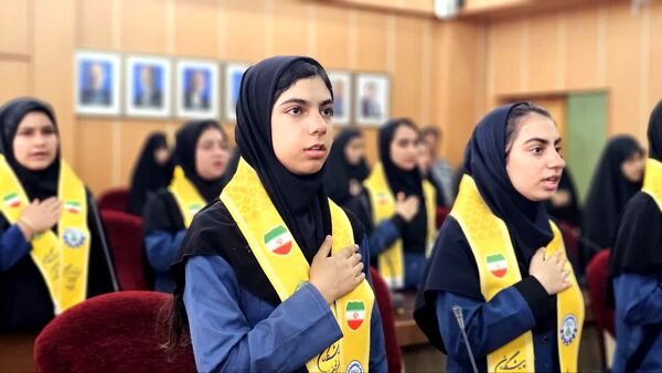 دیدار صمیمی دانش‌آموزان با استاندار کهگیلویه و بویراحمد 