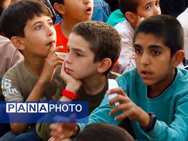 قدم هایی به عشق معلمان