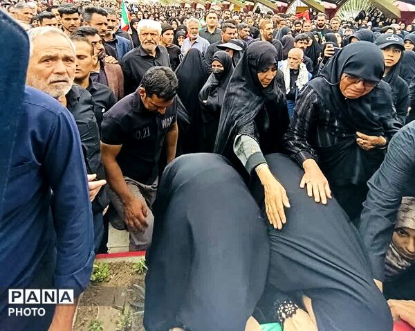 تشییع «شهیده فاطمه طاهری فرد» مدیر دبستان میناب در جیرفت