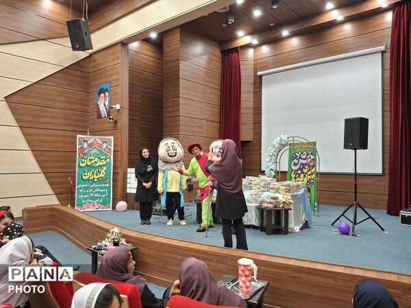 جشن شکوفه‌های دبستان ۱۷ شهریور رباط کریم