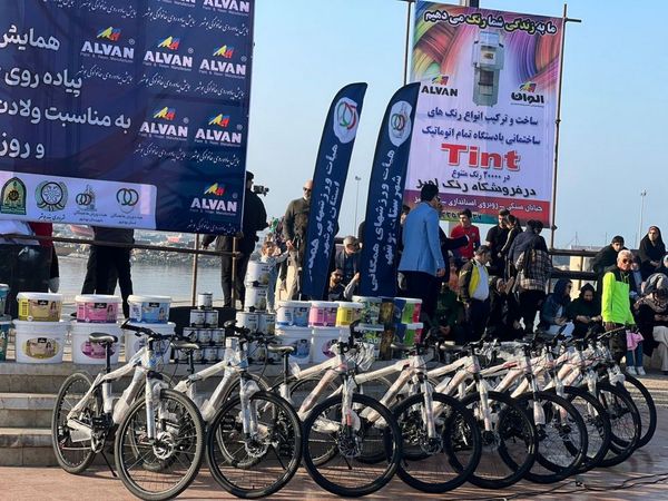 پیاده‌روی خانوادگی در بوشهر