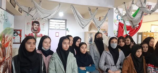 نمایشگاه انقلاب در مدرسه حضرت خدیجه(س) شیروان 