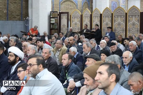 تجلیل از خادمین عرصه تربیت در نمازجمعه باقرشهر و کهریزک 