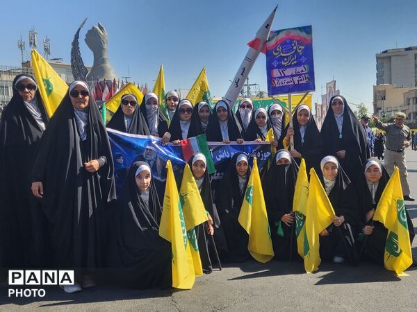 ۳۱۳ هزار «جان‌فدا» در قاب ایران؛ حضور نسل آینده‌ساز در رزمایش بزرگ تهران