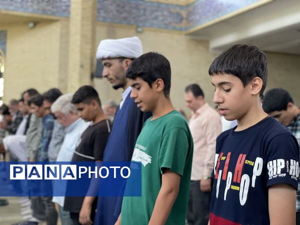 حضور مردم و  فرهنگیان متدین ملارد در صفوف نماز جمعه 