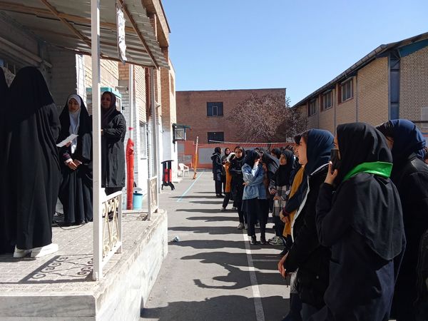 اجرای دعای ربنا و حضور مبلغین به مناسبت ماه مبارک رمضان در دبیرستان توحید یک