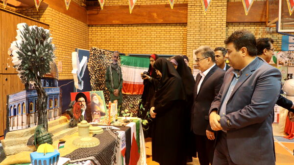 نمایشگاه فرهنگی ـ آموزشی «ایرانمون» در دبستان شهید باهنر