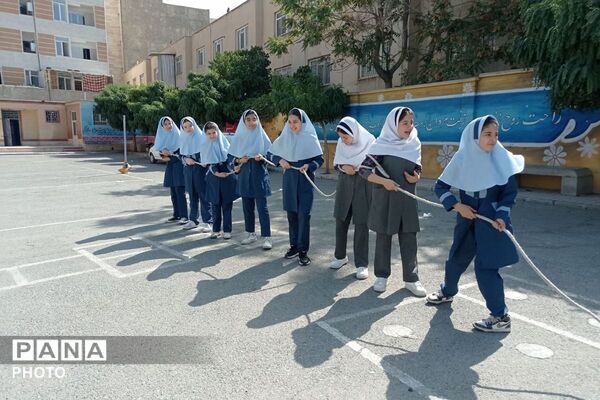 طنین زنگ سلامت در دبستان دخترانه آیین روشن؛ از لقمه‌های سالم تا نشاط و ورزش 