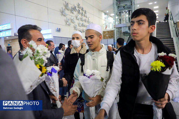 مراسم استقبال بازگشت اولین کاروان عمره گذار دانش آموزان پسر