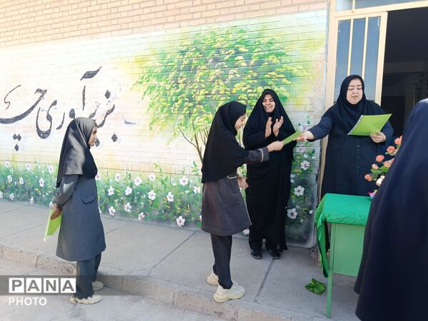 تجلیل از شاگردان برتر مدرسه گلشاد خلیل آباد