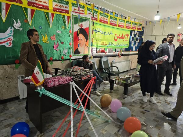 آیین جشن باشکوه چهل و ششمین سالگرد پیروزی انقلاب در مدرسه ۱۷ شهریور یاسوج