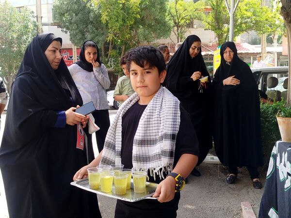 برپایی موکب دانش‌آموزی در روز اربعین حسینی در فاروج