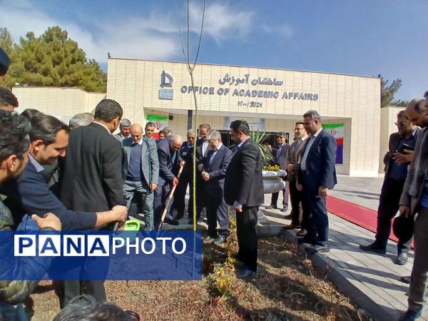 کاشت نهال یادمان صحن دانش تا کرسی قانون‌گذاری 