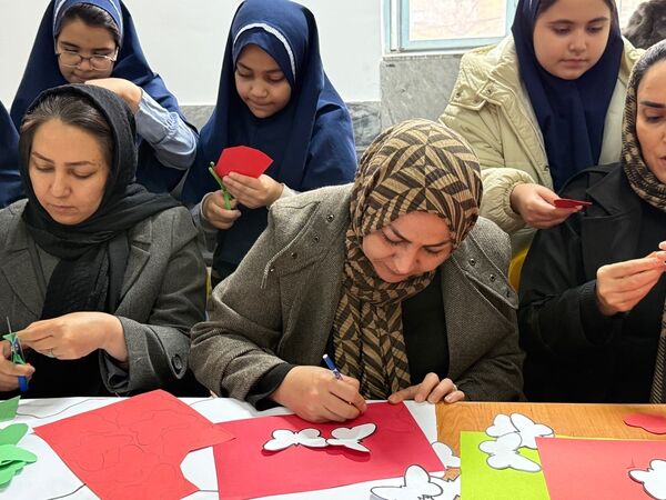 رویداد مادر دختری با محوریت پرچم ایران در مدرسه المهدی ناحیه 2 کرج 