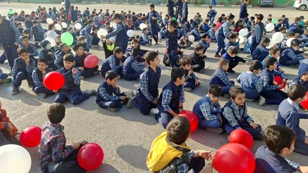 آیین نواختن زنگ پژوهش در دبستان پسرانه صدف ناحیه ۶