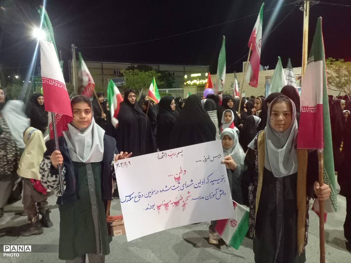 حضور گسترده دانش آموزان خدیجه کبری ابرکوه در گرامیداشت شهدای میناب