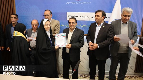نشست صمیمی اعضای تشکل های دانش آموزی با مدیرکل آموزش وپرورش استان اردبیل