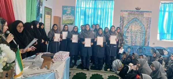 تقدیر از دانش‌آموزان برتر آموزشگاه فدک فاروج 