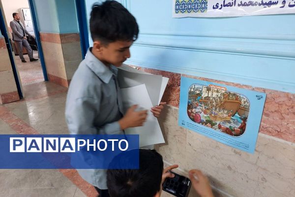 جشن آغاز دهه فجر در دبیرستان شهید احمدی روشن 