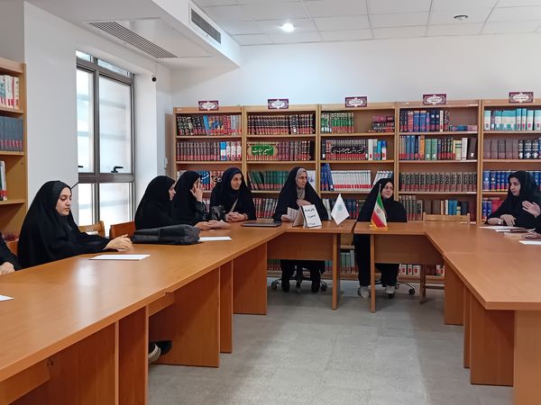 قرائت وصیت‌نامه امام خمینی(ره) در کتابخانه شهید بهشتی