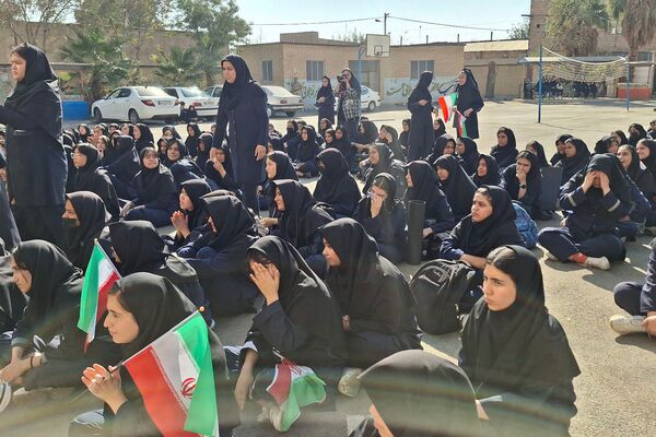 بازدید معاون پرورشی و فرهنگی اداره‌کل شهرستانهای استان تهران از جشنواره انار در هنرستان ام‌البنین ورامین