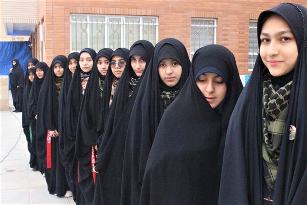 جلوه‌هایی از یادواره شهدا در دبستان استثنایی باغچه‌بان قم