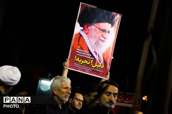 مردم ولایتمدار بناب با حضور با شکوه در تجمعات شبانه در تجدید بیعت با رهبر معظم انقلاب، وحدت ملی را به نمایش گذاشتند.