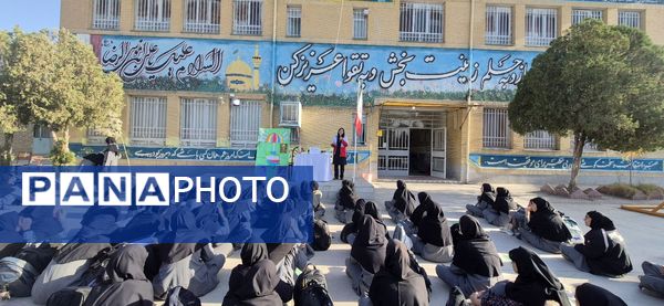 گرامیداشت هفته پدافند غیرعامل در مدرسه زنده جانی شهرستان کاشمر 