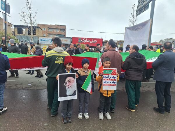 نبض انقلاب در خیابان‌ها تپید